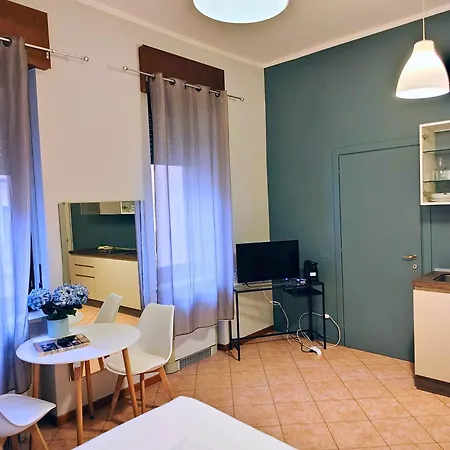 Casa de hóspedes Italianflat - Rentroom Old Town - 200mt To Arena